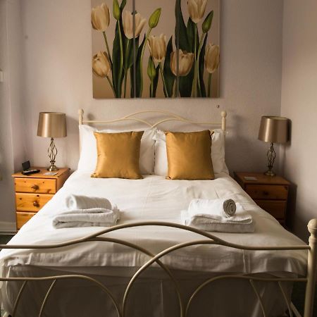 Bed and Breakfast Phelips Arms Montacute Esterno foto