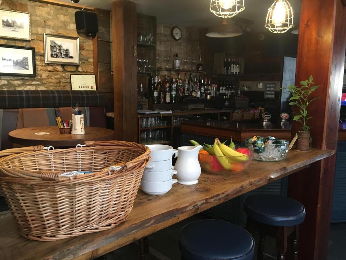 Bed and Breakfast Phelips Arms Montacute Esterno foto